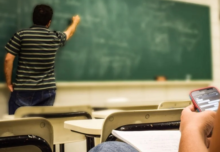 35 Spiritual Meanings of Dreaming of School