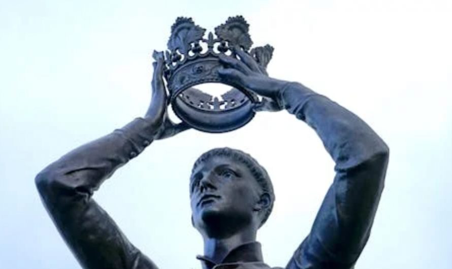 35 Spiritual Meanings of Dreaming of the Crown