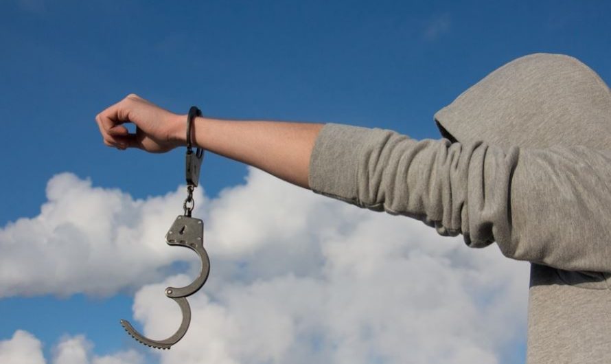 9 Spiritual Meanings of Dreaming of Handcuffs