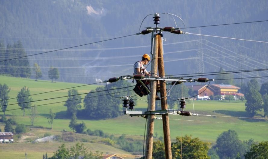 8 Spiritual Meanings of Dreaming of Electric Poles