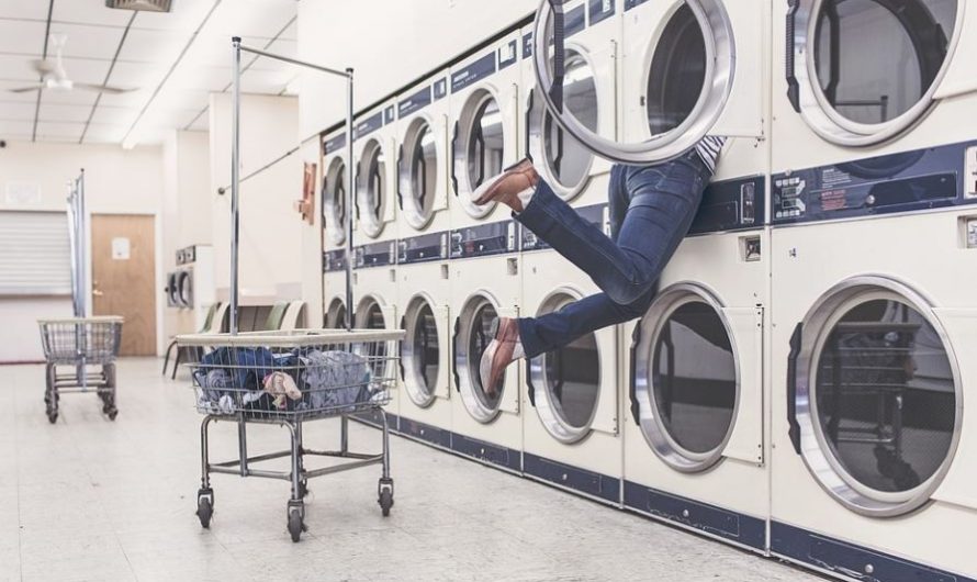 8 Spiritual Meanings of Dreaming of a Laundry Shop