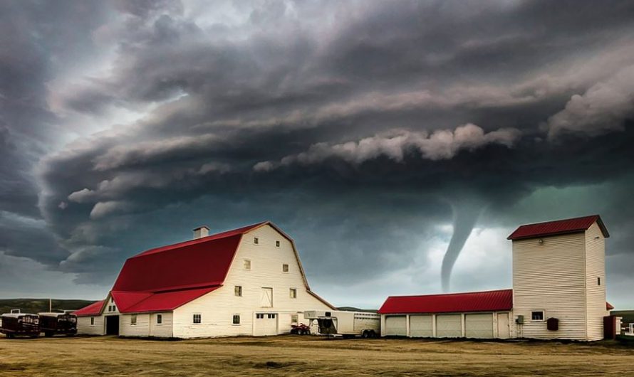 16 Spiritual Meanings of Dreaming of Tornadoes