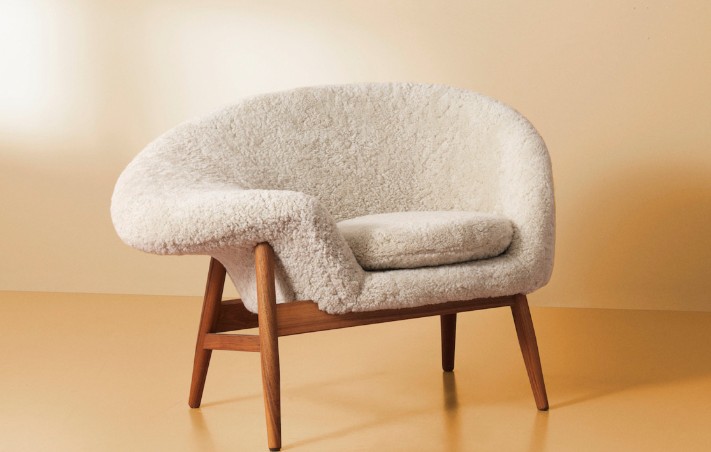 18 Spiritual Meanings of Dreaming of a Chair