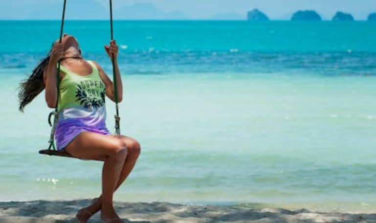 21 Spiritual Meanings of Dreaming of Swinging