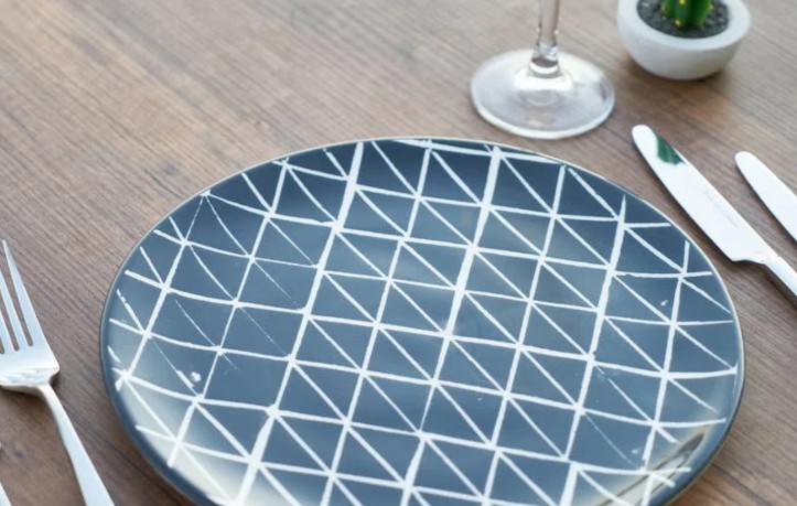 23 Spiritual Meanings of Dreaming of a Plate