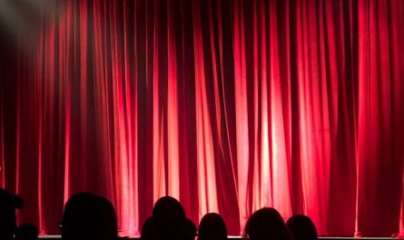 19 Spiritual Meanings of Dreaming of Curtains