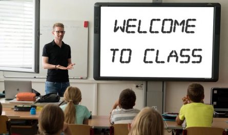 15 Spiritual Meanings of Dreaming of a Teacher