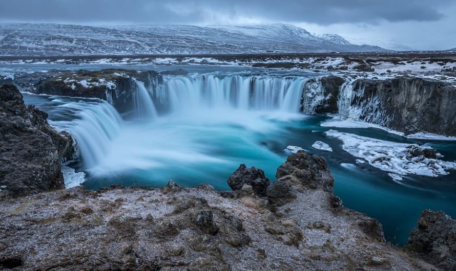 19 Spiritual Meanings of Dreaming of Waterfalls