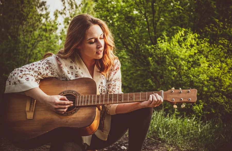 10 Spiritual Meanings of Dreaming of Guitar