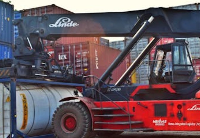 11 Spiritual Meanings of Dreaming of Forklifts