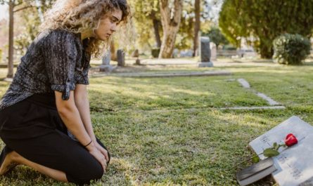 9 Spiritual Meanings of Dreaming of an acquaintance's funeral