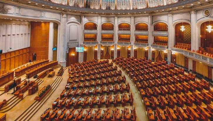 8 Spiritual Meanings of Dreaming of a Minister