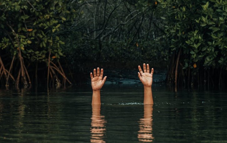 8 Spiritual Meanings of Dreaming of stranger holding a funeral