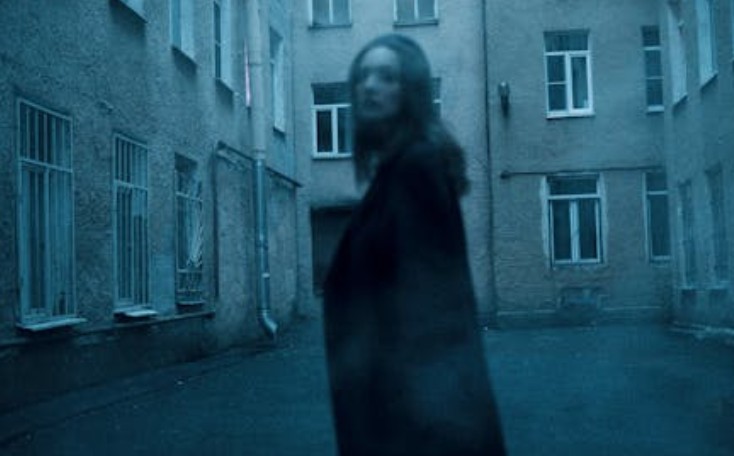 8 Spiritual Meanings of Dreaming of Someone Falling to Death
