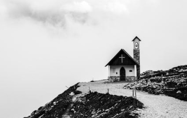 13 Spiritual Meanings of Dreaming of a Family Member's Death