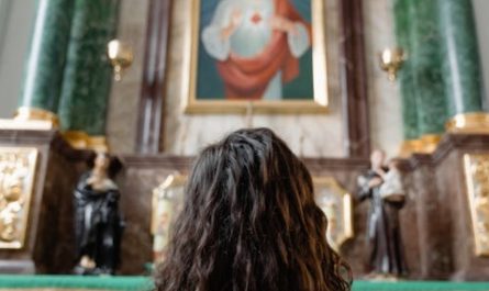 9 Spiritual Meanings of Dreaming of Aunt Dying