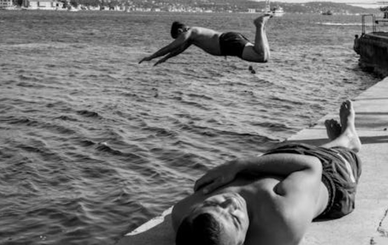25 Spiritual Meanings of Dreaming of a Friend's Death