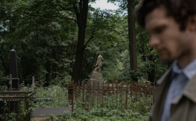 21 Spiritual Meanings of Dreaming of friend committing suicide