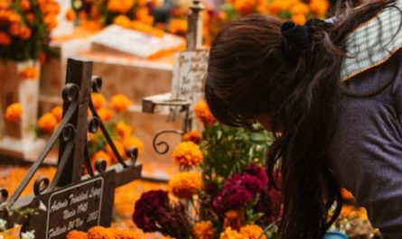 17 Spiritual Meanings of Dreaming of a Friend's Funeral