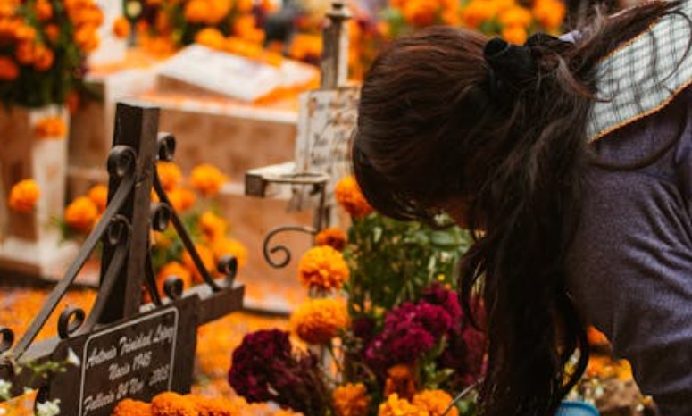 17 Spiritual Meanings of Dreaming of a Friend's Funeral