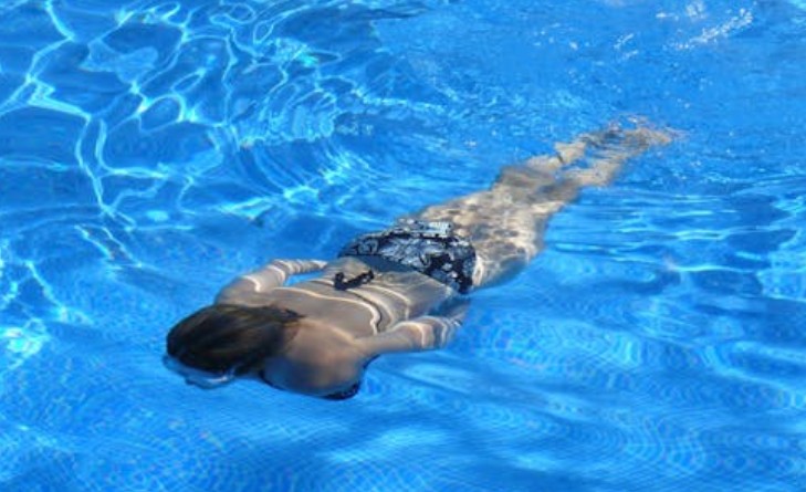 8 Spiritual Meanings of Dreaming of Friends Drowning
