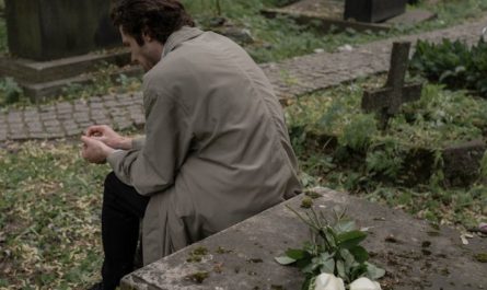 9 Spiritual Meanings of Dreaming of hearing that a friend is dead
