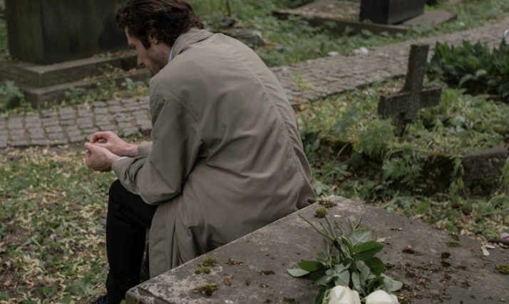 9 Spiritual Meanings of Dreaming of hearing that a friend is dead