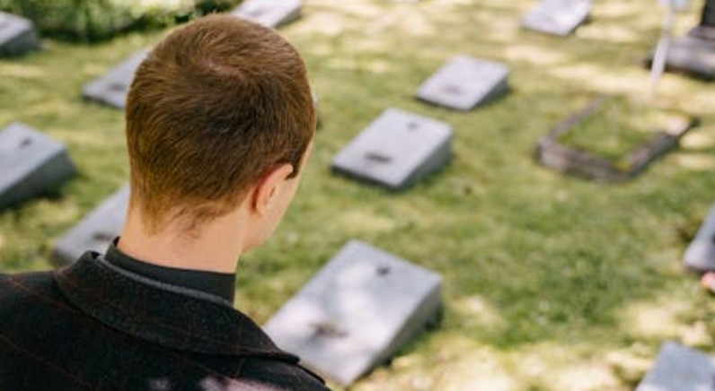29 Spiritual Meanings of Dreaming of Family Dying