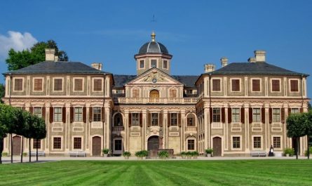 17 Spiritual Meanings of Dreaming of a Palace