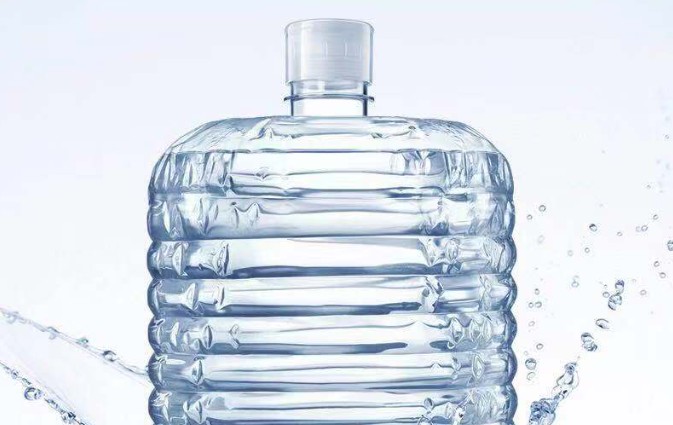 17 Spiritual Meanings of Dreaming of a Water Bottle or Bucket