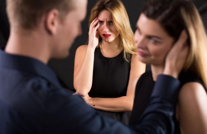 19 Spiritual Meanings of Dreaming of Jealousy