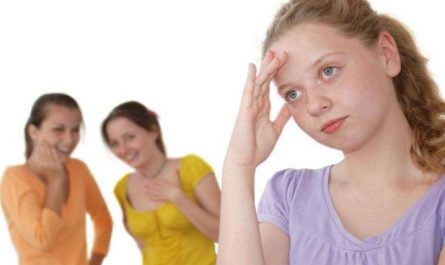 9 Spiritual Meanings of Dreaming of alienating friends