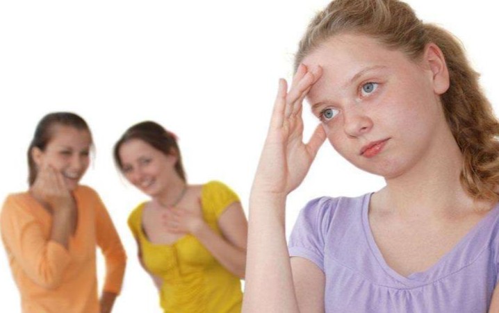 9 Spiritual Meanings of Dreaming of alienating friends