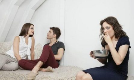 18 Spiritual Meanings of Dreaming of Jealous Friends