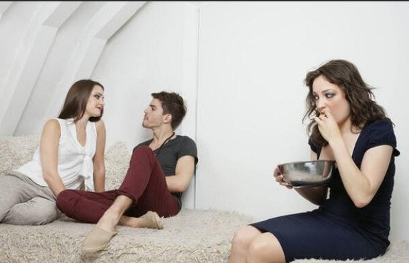 18 Spiritual Meanings of Dreaming of Jealous Friends