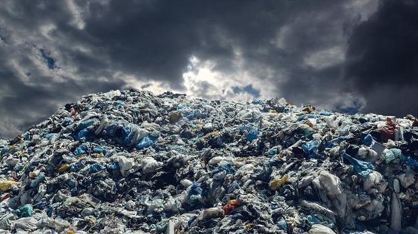 17 Spiritual Meanings of Dreaming of Garbage