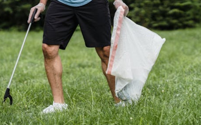 17 Spiritual Meanings of Dreaming of Garbage Bags