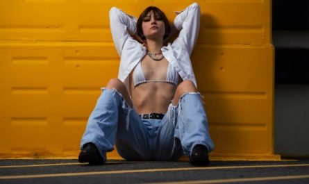 14 Spiritual Meanings of Dreaming of Buying Jeans