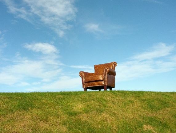5 Spiritual Meanings of Dreaming about a broken chair