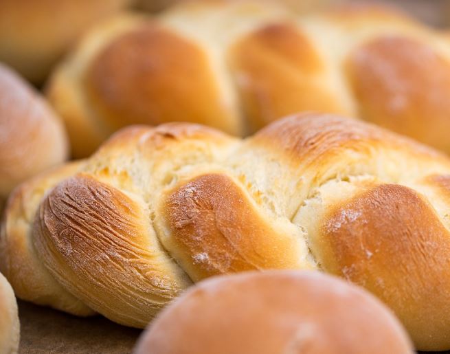 5 Spiritual Meanings of Dreaming about Receiving bread