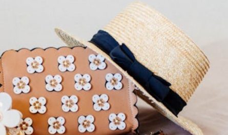 16 Spiritual Meanings of Dreaming of Buying a Hat