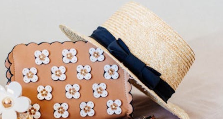 16 Spiritual Meanings of Dreaming of Buying a Hat