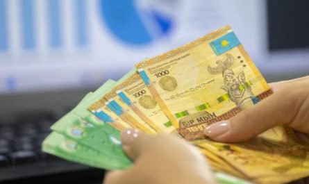 15 Spiritual Meanings of Dreaming of Picking Up Money