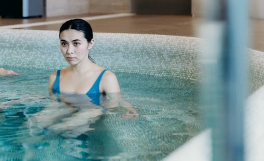 15 Spiritual Meanings of Dreaming About a Bathhouse