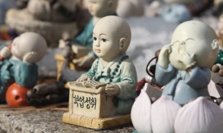 5 Spiritual Meanings of Dreaming of Monks