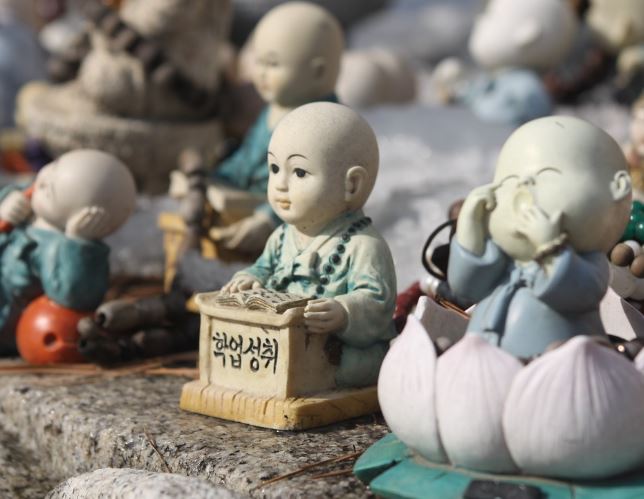 5 Spiritual Meanings of Dreaming of Monks