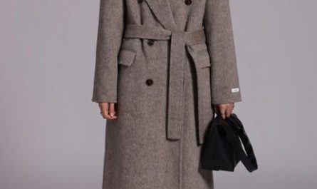 5 Spiritual Meanings of Dream about coats