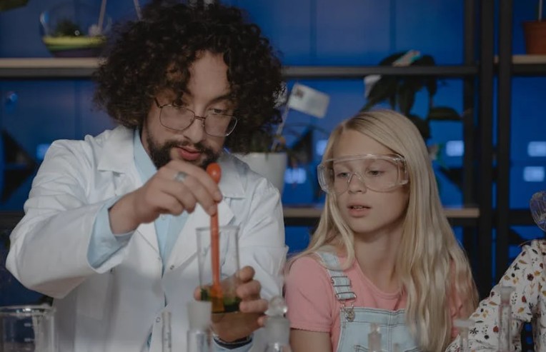 15 Spiritual Meanings of Dreaming About Teachers