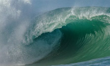 15 Spiritual Meanings of Dreaming of Giant Waves