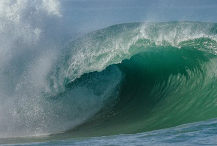 15 Spiritual Meanings of Dreaming of Giant Waves